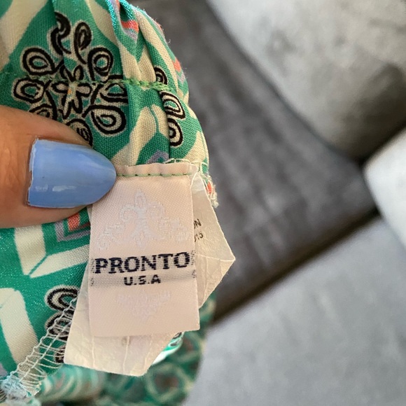 Dress shorts juniors size small. - Picture 3 of 4